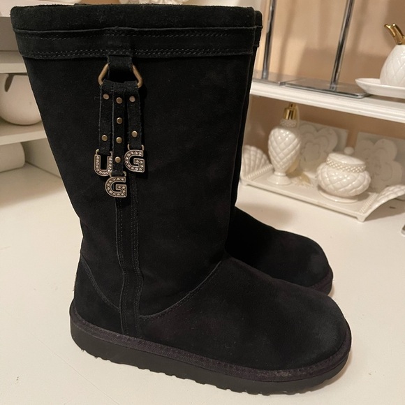 Ugg’s beautiful boots with very unique design - Picture 9 of 14